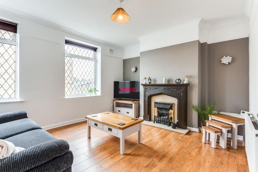 Victorian Terrace, East Ardsley Holiday home